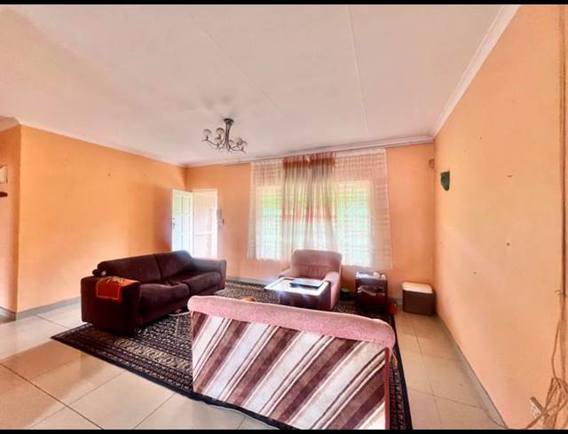 3 BEDROOM TOWNHOUSE FOR SALE IN LINCOLN MEADE